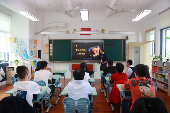 苏州相城迎来一堂特殊的AR体验课——北极光捐赠